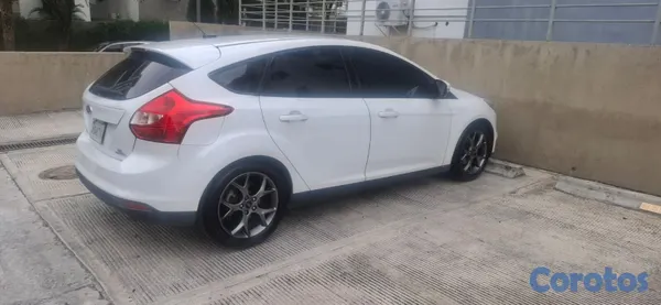 2014 Ford Focus — foto 4 / 10