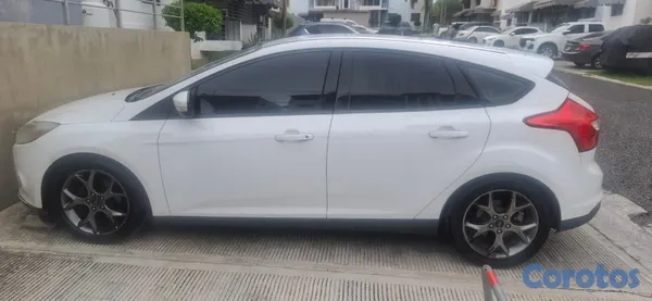 2014 Ford Focus — foto 6 / 10