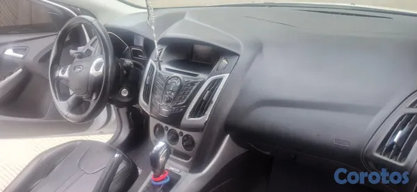 2014 Ford Focus — foto 8 / 10