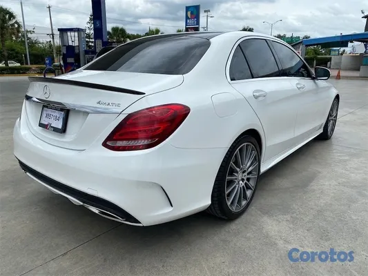 2015 Mercedes Clase C — foto 5 / 8