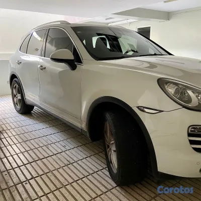 2013 Porsche CAYENNE — foto 2 / 5