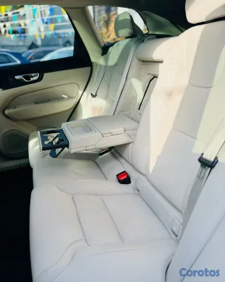 2021 Volvo Xc60 — foto 11 / 14