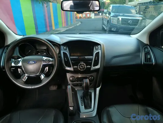 2012 Ford Focus — foto 8 / 10