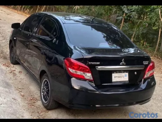 2019 Mitsubishi Mirage — foto 3 / 7