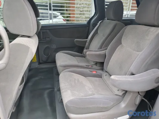 2009 Toyota Sienna — foto 8 / 10