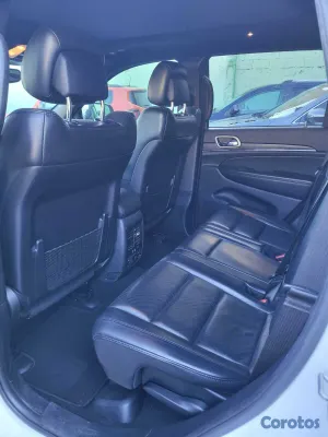 2020 Jeep Grand Cherokee — foto 7 / 10