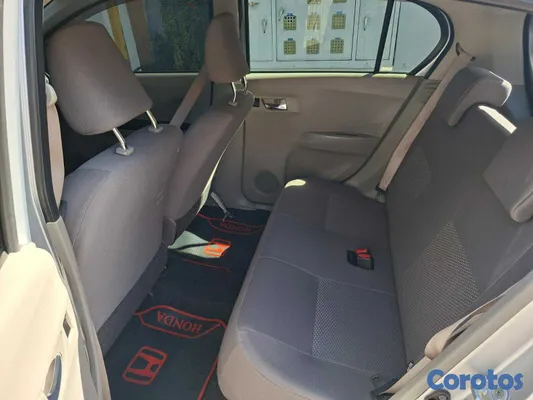 2017 Daihatsu Mira — foto 7 / 12