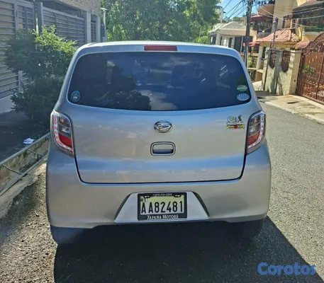 2017 Daihatsu Mira — foto 9 / 12