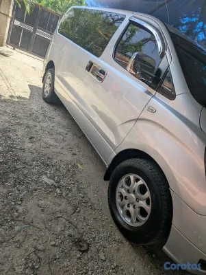 2010 Hyundai Starex — foto 2 / 6