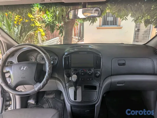 2010 Hyundai Starex — foto 5 / 6