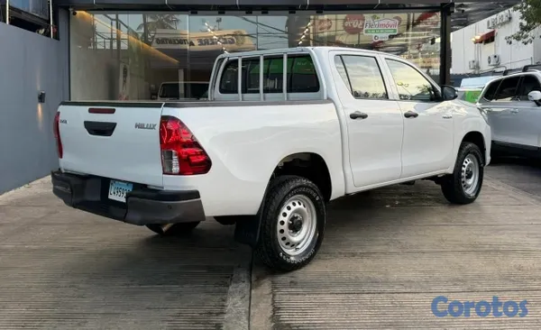 2023 Toyota Hilux — foto 6 / 7