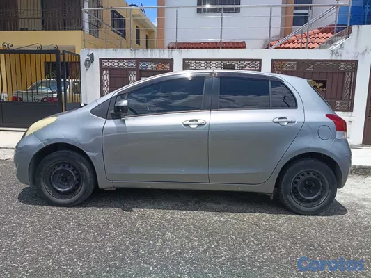 2009 Toyota Vitz — foto 7 / 10