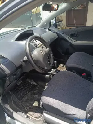 2009 Toyota Vitz — foto 8 / 10