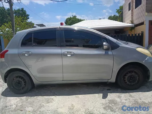 2009 Toyota Vitz — foto 10 / 10