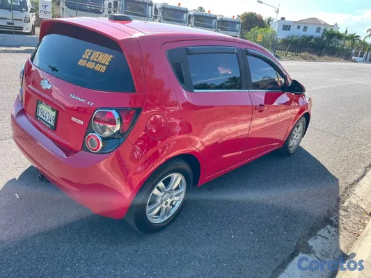 2015 Chevrolet Sonic — foto 2 / 5