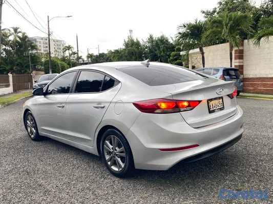 2018 Hyundai Elantra — foto 4 / 10