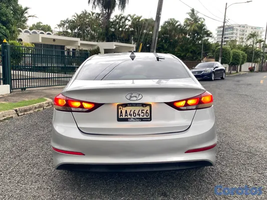 2018 Hyundai Elantra — foto 5 / 10