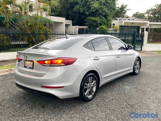 2018 Hyundai Elantra — foto 7 / 10