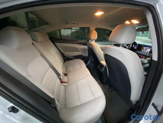 2018 Hyundai Elantra — foto 8 / 10