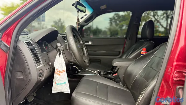 2010 Ford Escape — foto 6 / 9