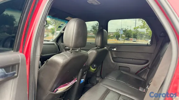 2010 Ford Escape — foto 7 / 9