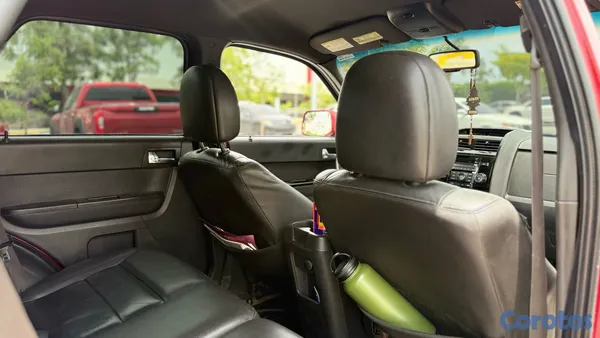 2010 Ford Escape — foto 8 / 9