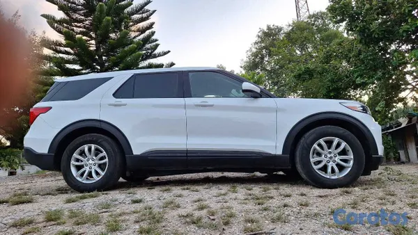 2020 Ford Explorer — foto 8 / 16