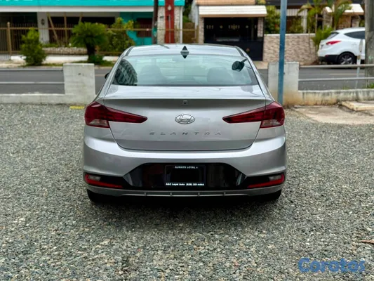 2020 Hyundai Elantra — foto 5 / 10