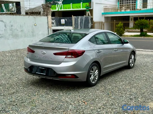 2020 Hyundai Elantra — foto 6 / 10