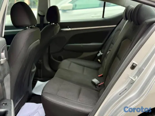 2020 Hyundai Elantra — foto 7 / 10