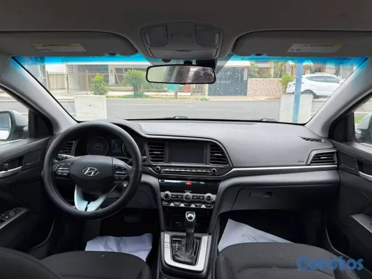 2020 Hyundai Elantra — foto 9 / 10