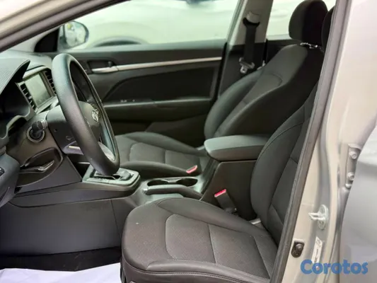 2020 Hyundai Elantra — foto 10 / 10