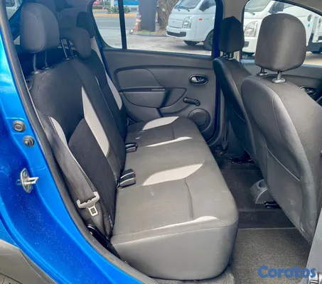 2017 Renault Sandero — foto 2 / 10