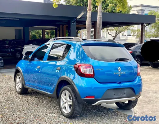 2017 Renault Sandero — foto 3 / 10