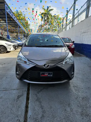 2019 Toyota Vitz — foto 2 / 10