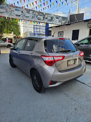 2019 Toyota Vitz — foto 3 / 10