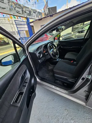 2019 Toyota Vitz — foto 6 / 10