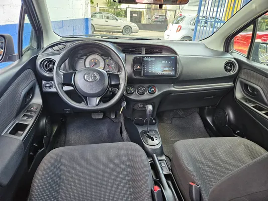2019 Toyota Vitz — foto 7 / 10