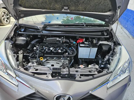 2019 Toyota Vitz — foto 9 / 10