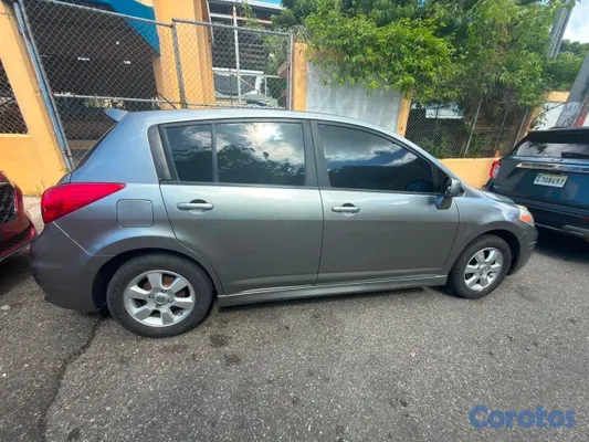 2011 Nissan Versa — foto 1 / 8