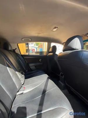 2011 Nissan Versa — foto 4 / 8