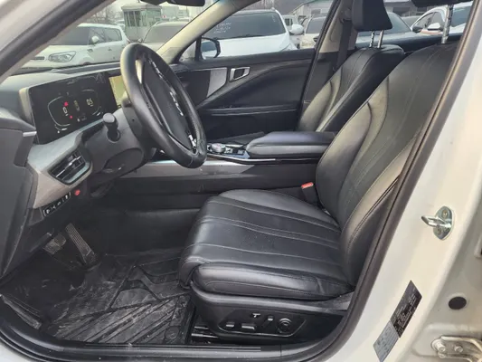 2022 Kia K8 — foto 9 / 10