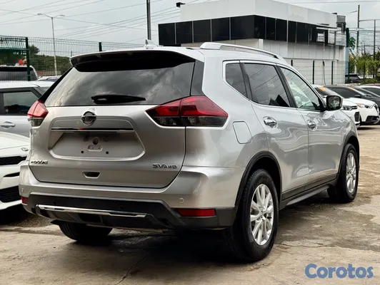 2020 Nissan Rogue — foto 5 / 11