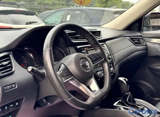 2020 Nissan Rogue — foto 8 / 11