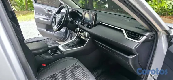 2020 Toyota Rav-4 — foto 6 / 8
