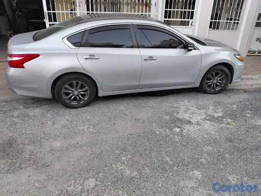 2016 Nissan Altima — foto 2 / 7