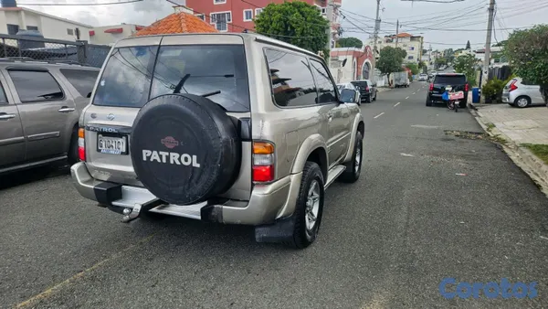 2002 Nissan Patrol — foto 2 / 10