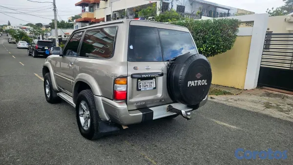 2002 Nissan Patrol — foto 3 / 10