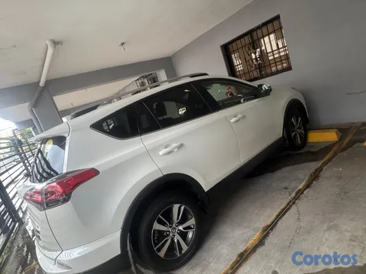 2017 Toyota Rav-4 — foto 3 / 12