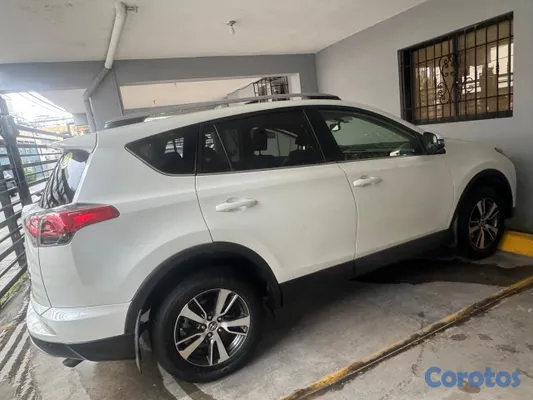 2017 Toyota Rav-4 — foto 4 / 12